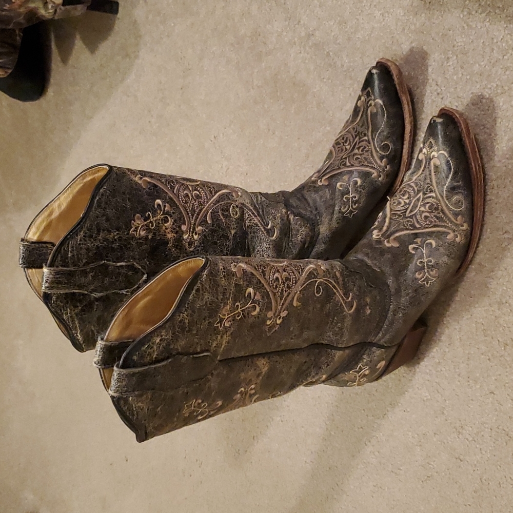 Distressed black Circle G embroidered cowboy boots